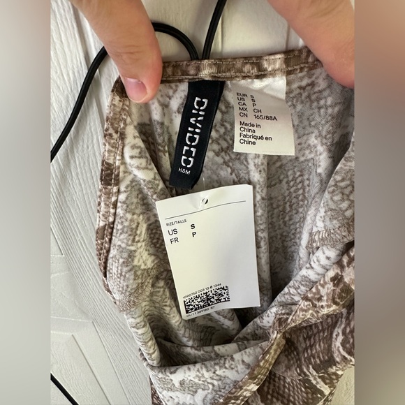 H&M -Snakeskin patterned dress, backless v-neck, Size Small - Picture 4 of 4